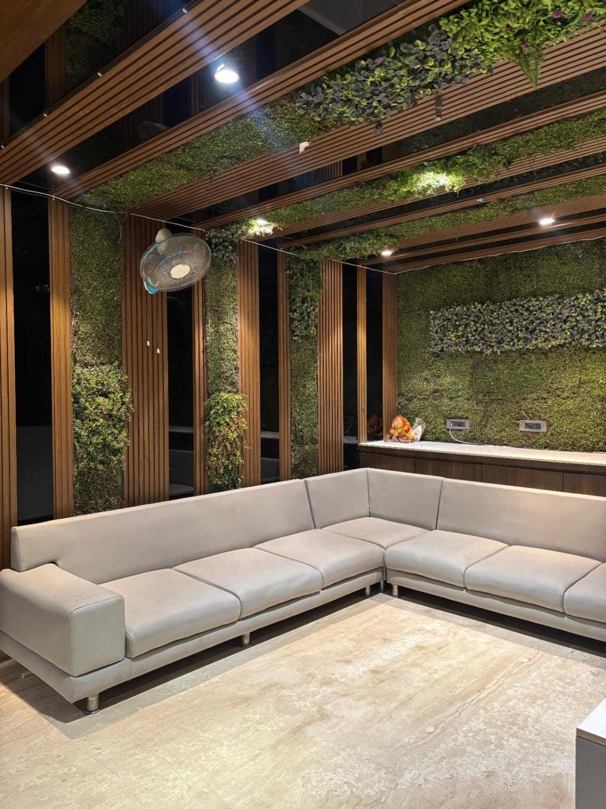 Hotel Elegant Inn สุรัต ภายนอก รูปภาพ