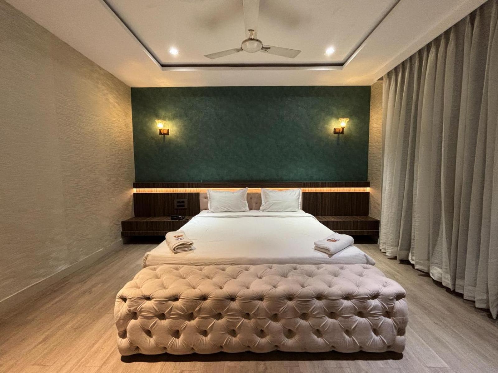 Hotel Elegant Inn สุรัต ภายนอก รูปภาพ